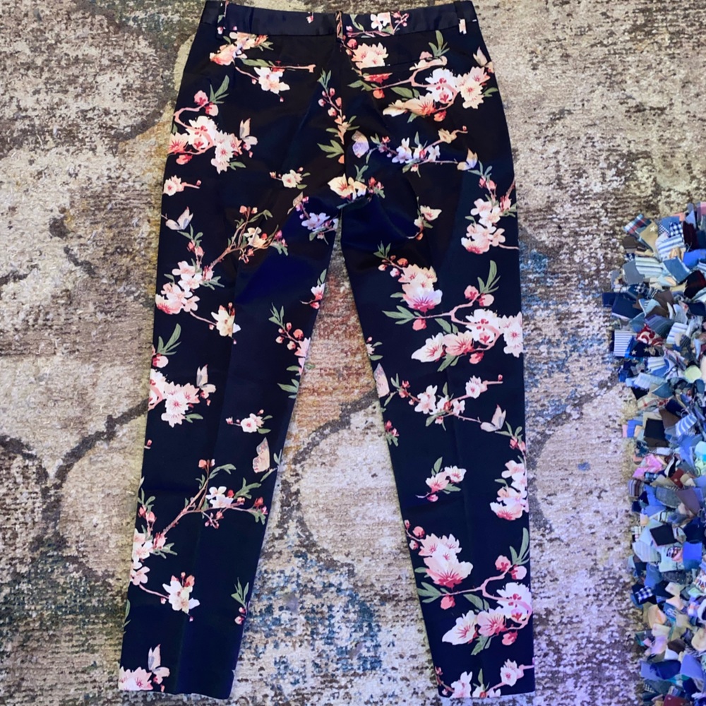 💎RARE💎NWOT JOIE Silk Blend Tailored Floral Pants, Size 2 - Picture 2 of 12